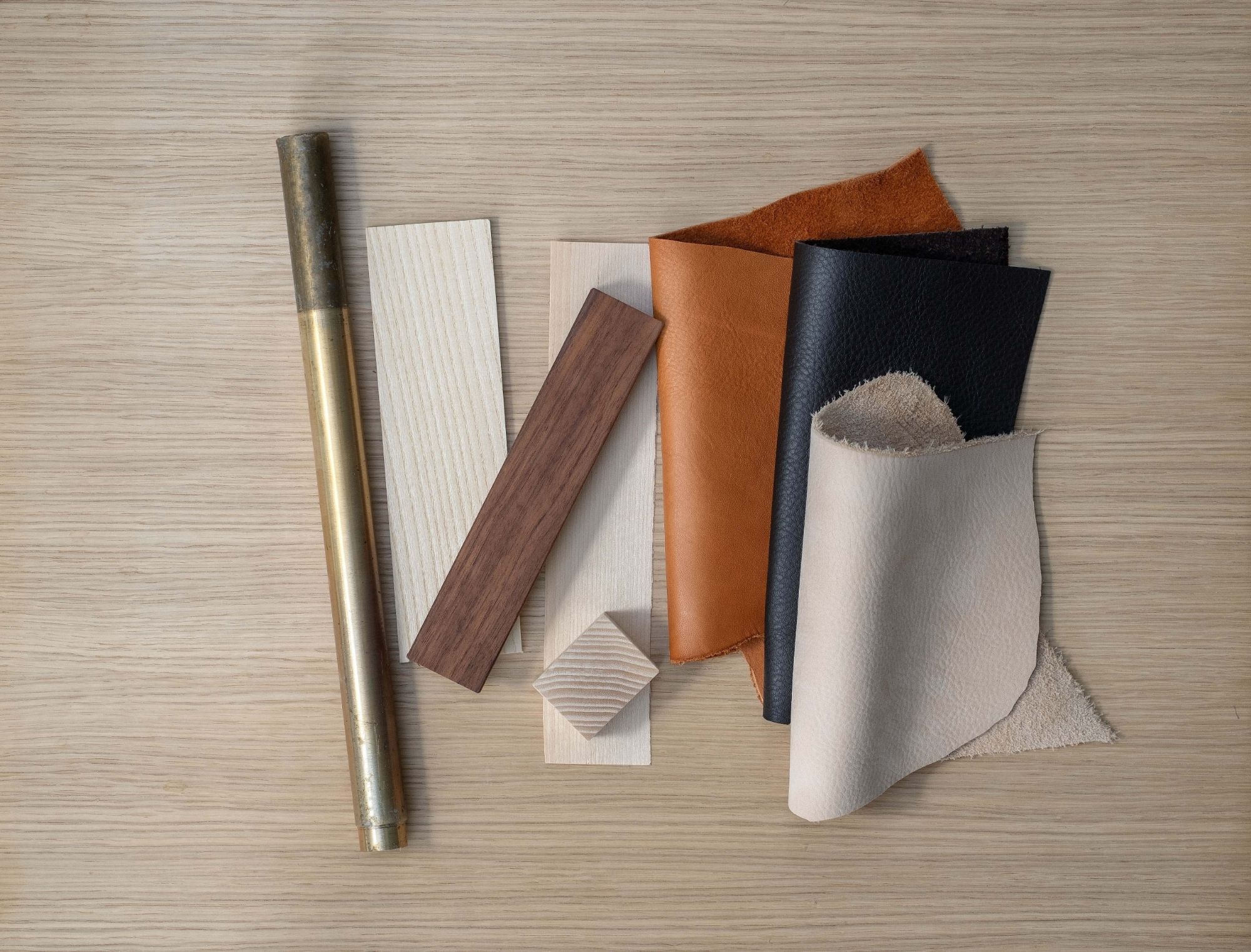 Material samples: brass, ash, walnut, birch and vegetable-tanned leather